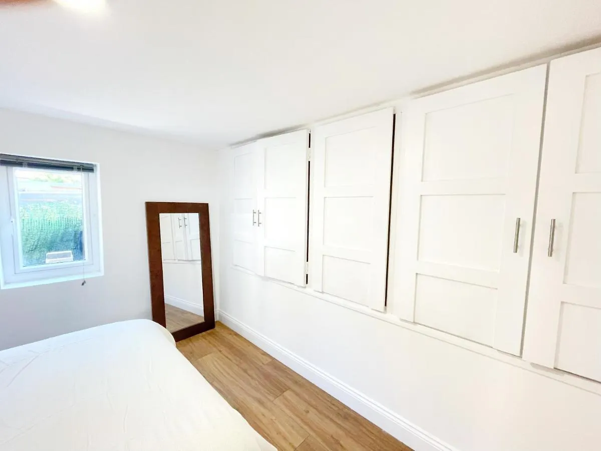 Prime Woolwich 2 Bed Gem Lejlighed London