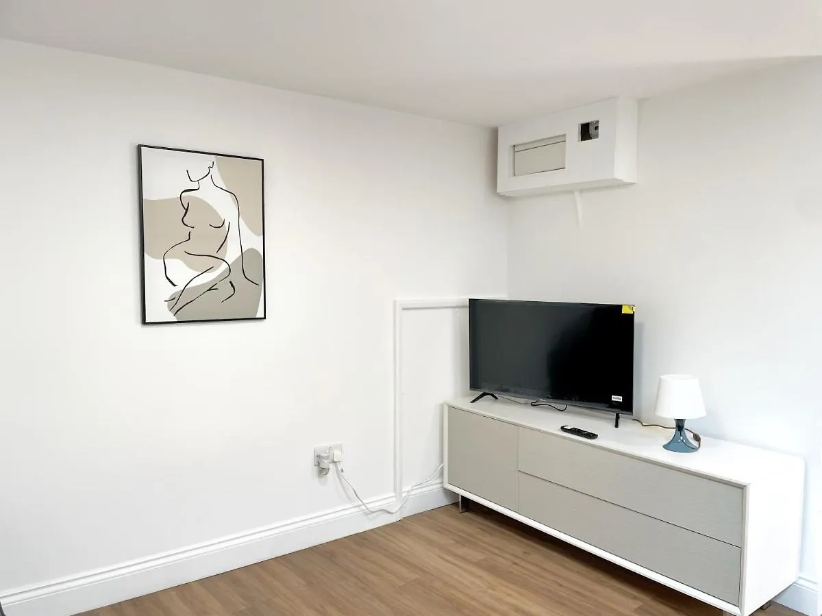 Prime Woolwich 2 Bed Gem Lejlighed London