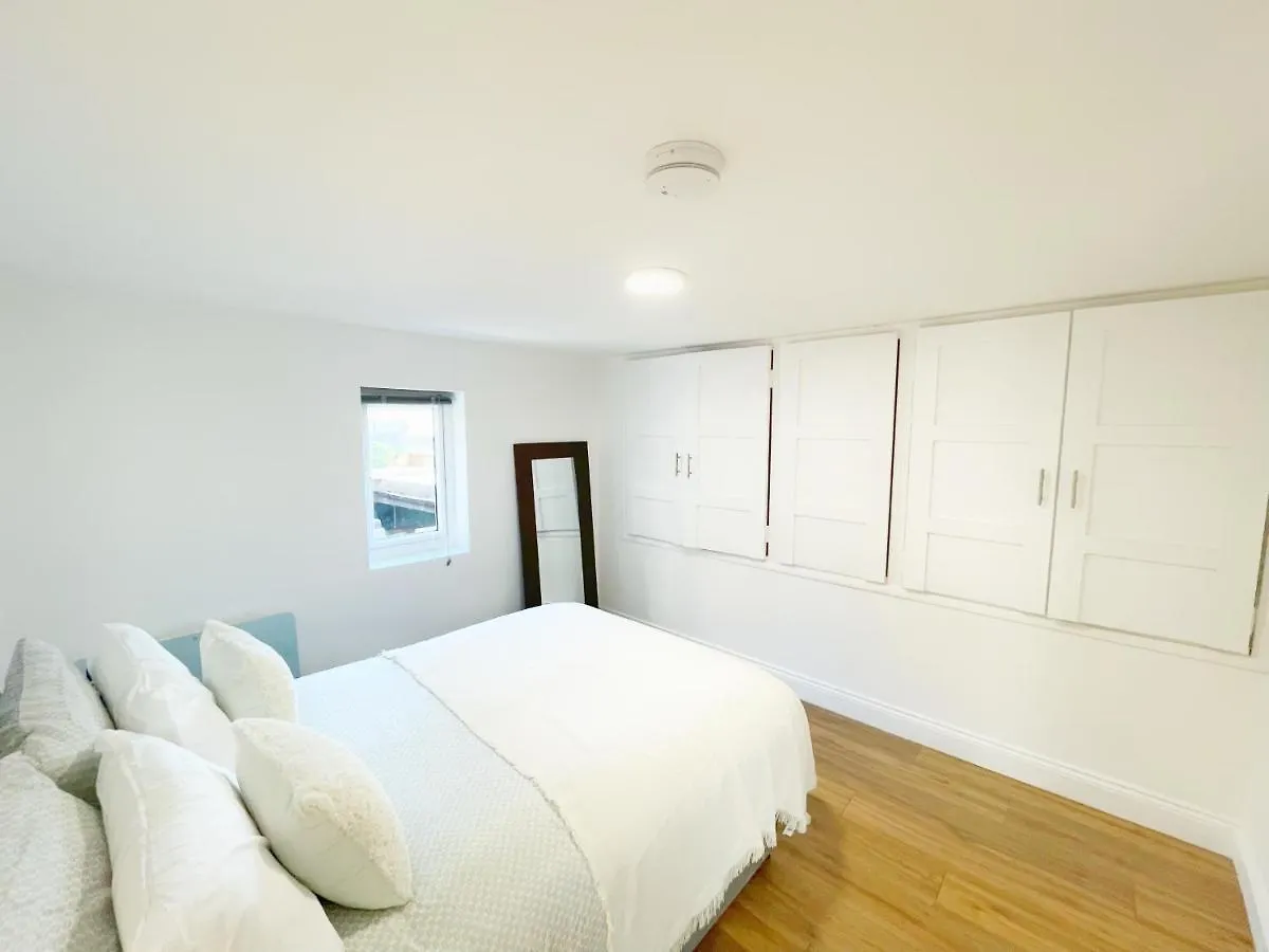 Prime Woolwich 2 Bed Gem Lejlighed London